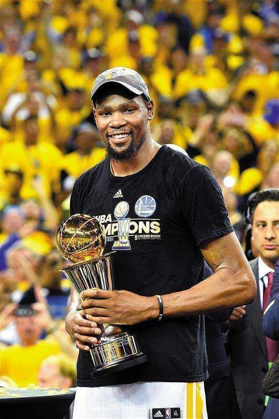 赛车选手发挥出色,荣膺最佳MVP的简单介绍 赛车选手发挥出色,荣膺最佳MVP的简单介绍