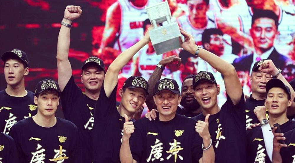 吉林队险胜上海队，易建联点燃赛场