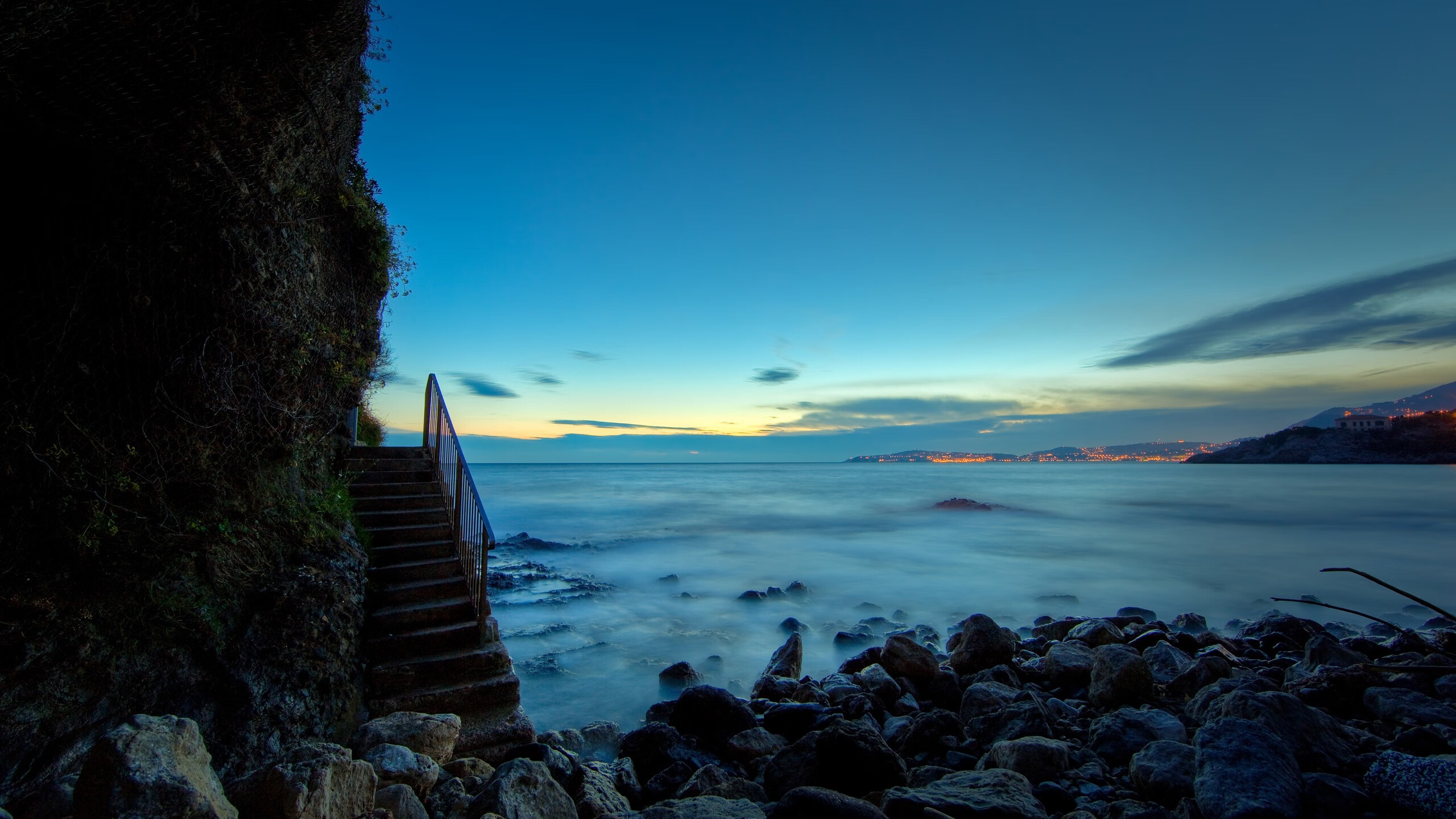 闪电撕裂紫禁城,利拉德关键三分助快船客场力克北京首钢